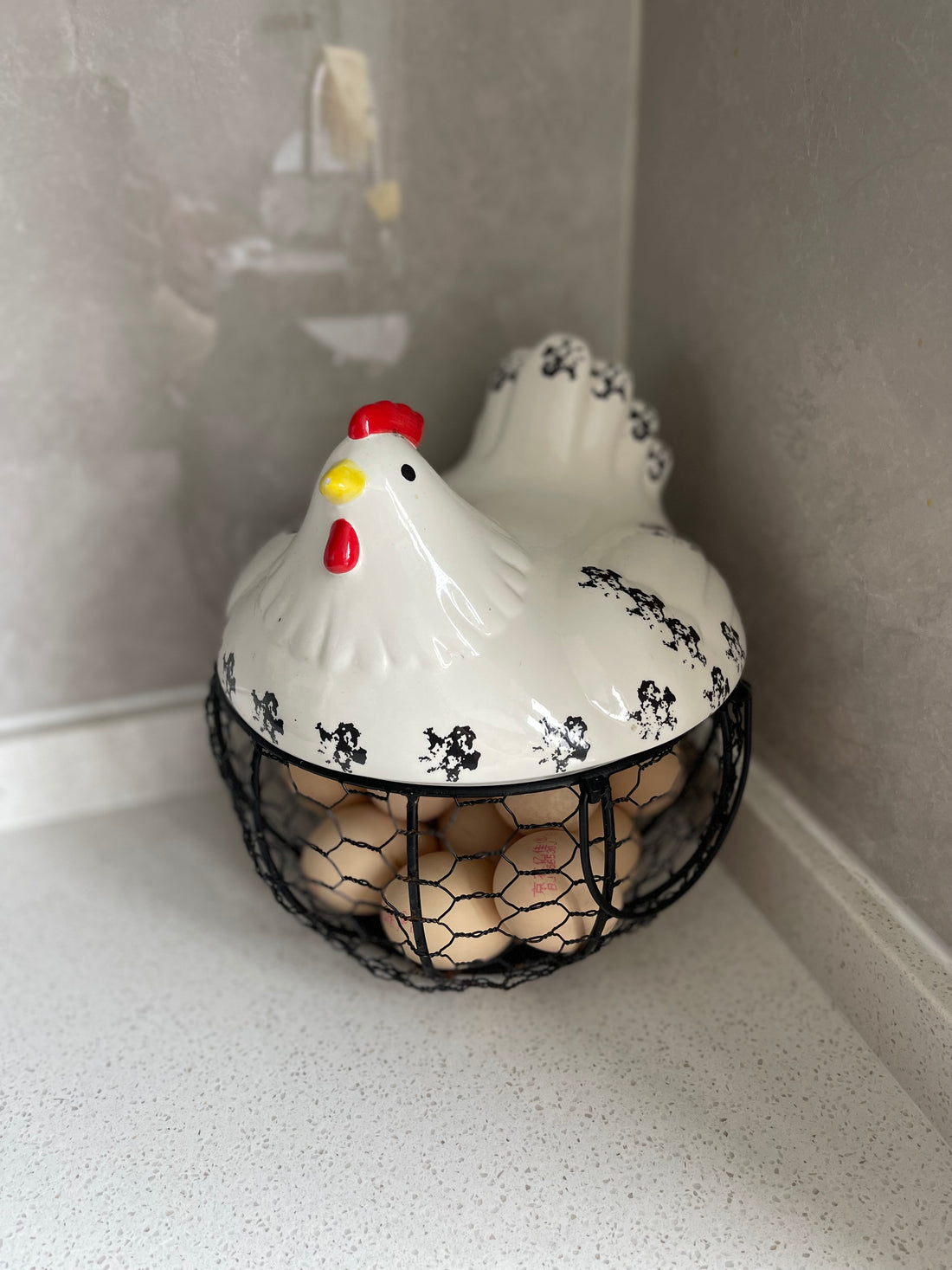 Ixora hen egg basket ceramic hen with metal mesh basket white